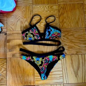 L*Space NWOT 2 Piece Top Bottom sexy cut out bikini Size M